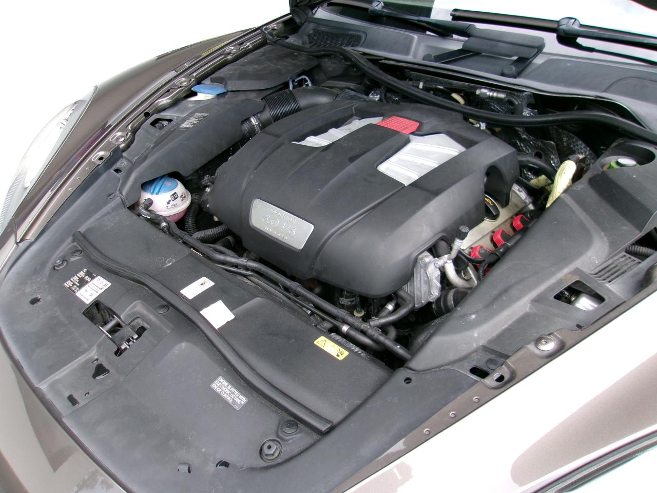 Porsche Cayenne Hybrid S 2012