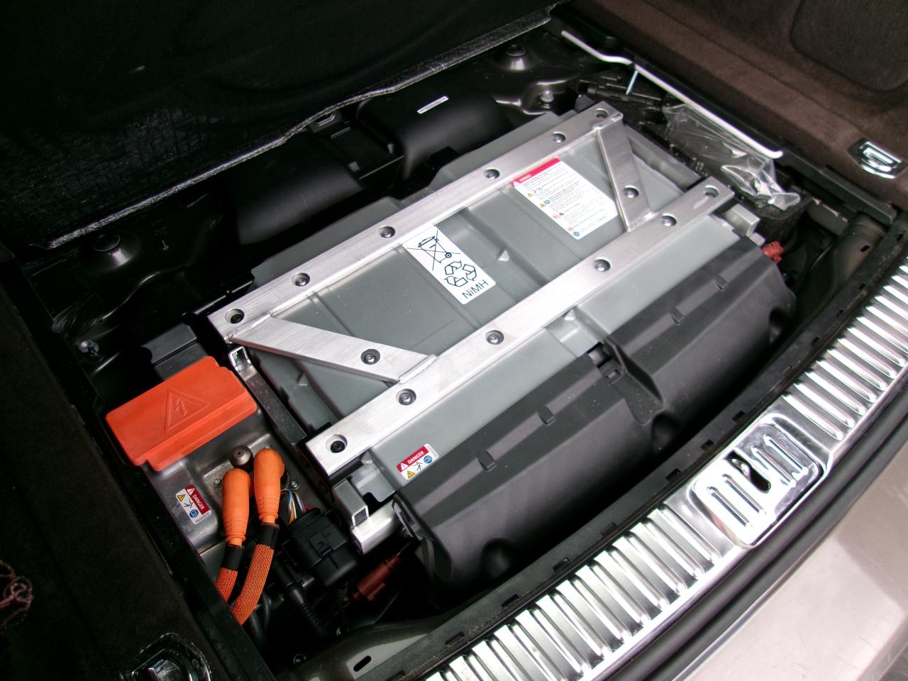 Porsche Cayenne Hybrid S 2012