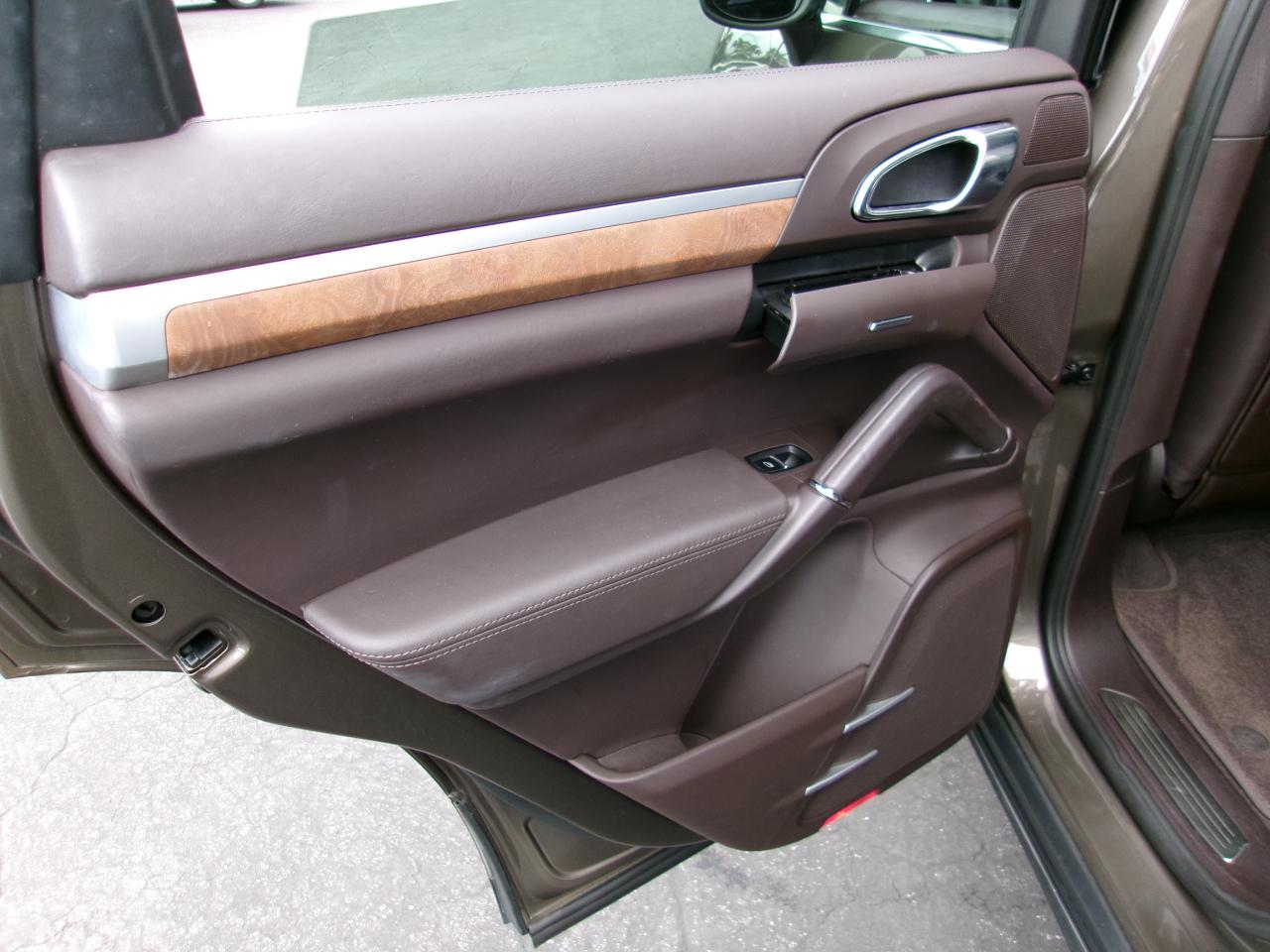 Porsche Cayenne Hybrid S 2012