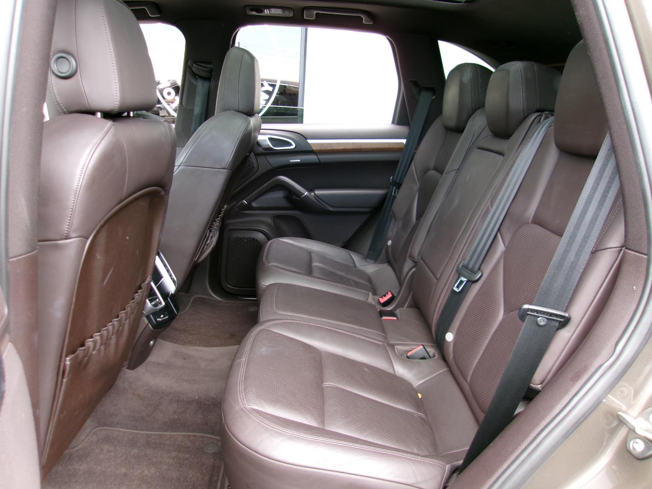 Porsche Cayenne Hybrid S 2012