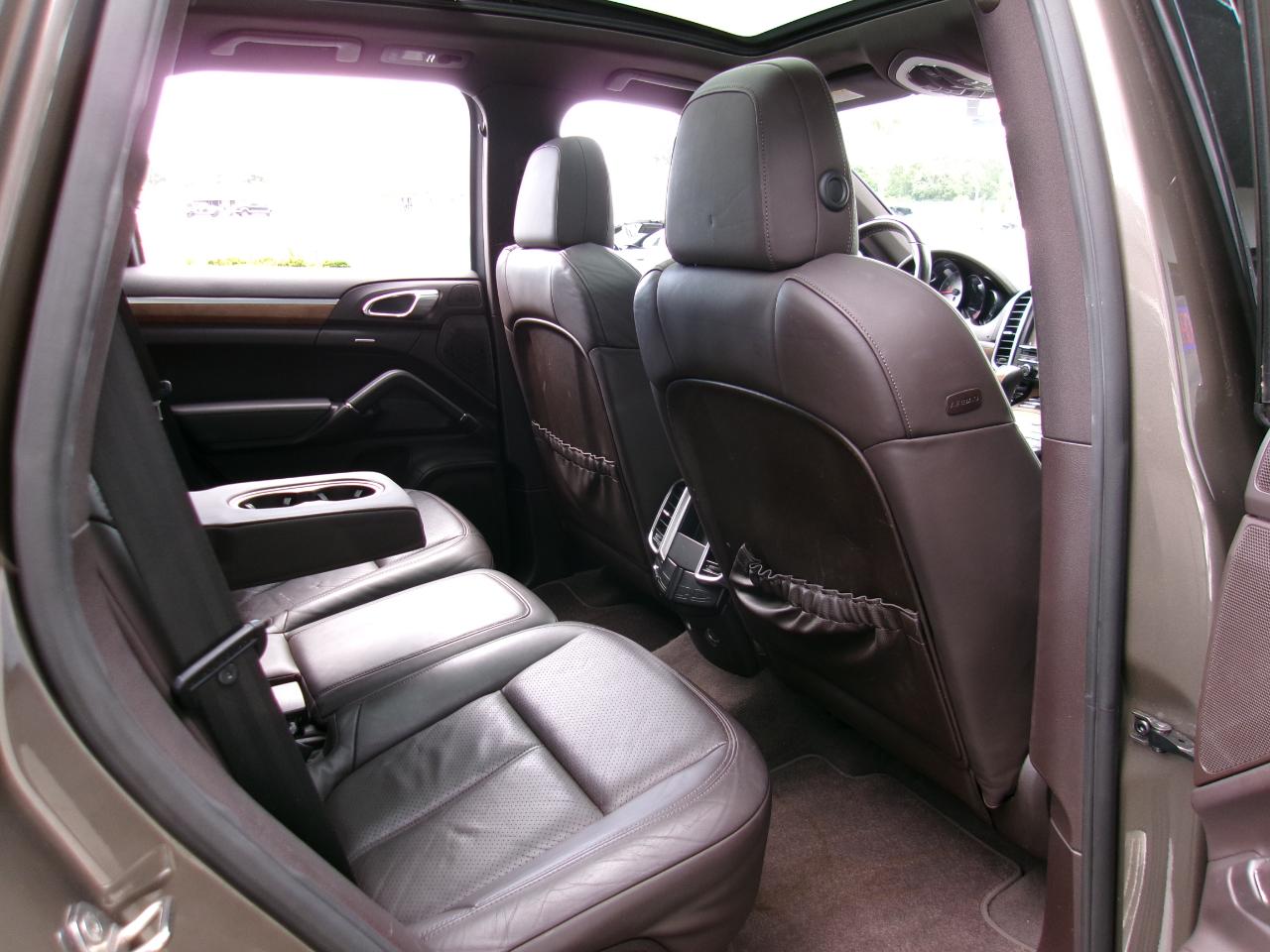 Porsche Cayenne Hybrid S 2012