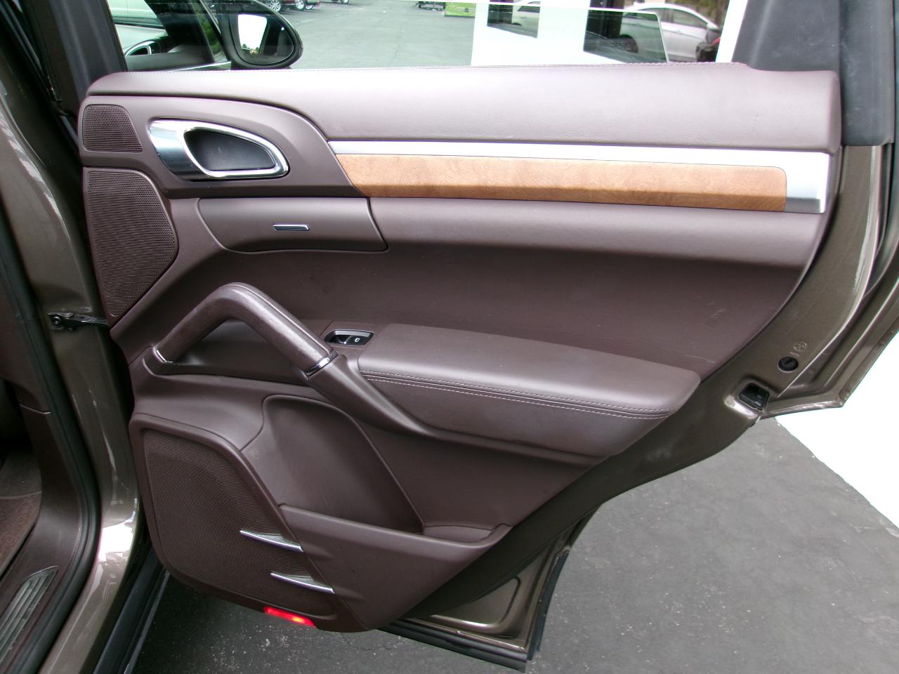 Porsche Cayenne Hybrid S 2012