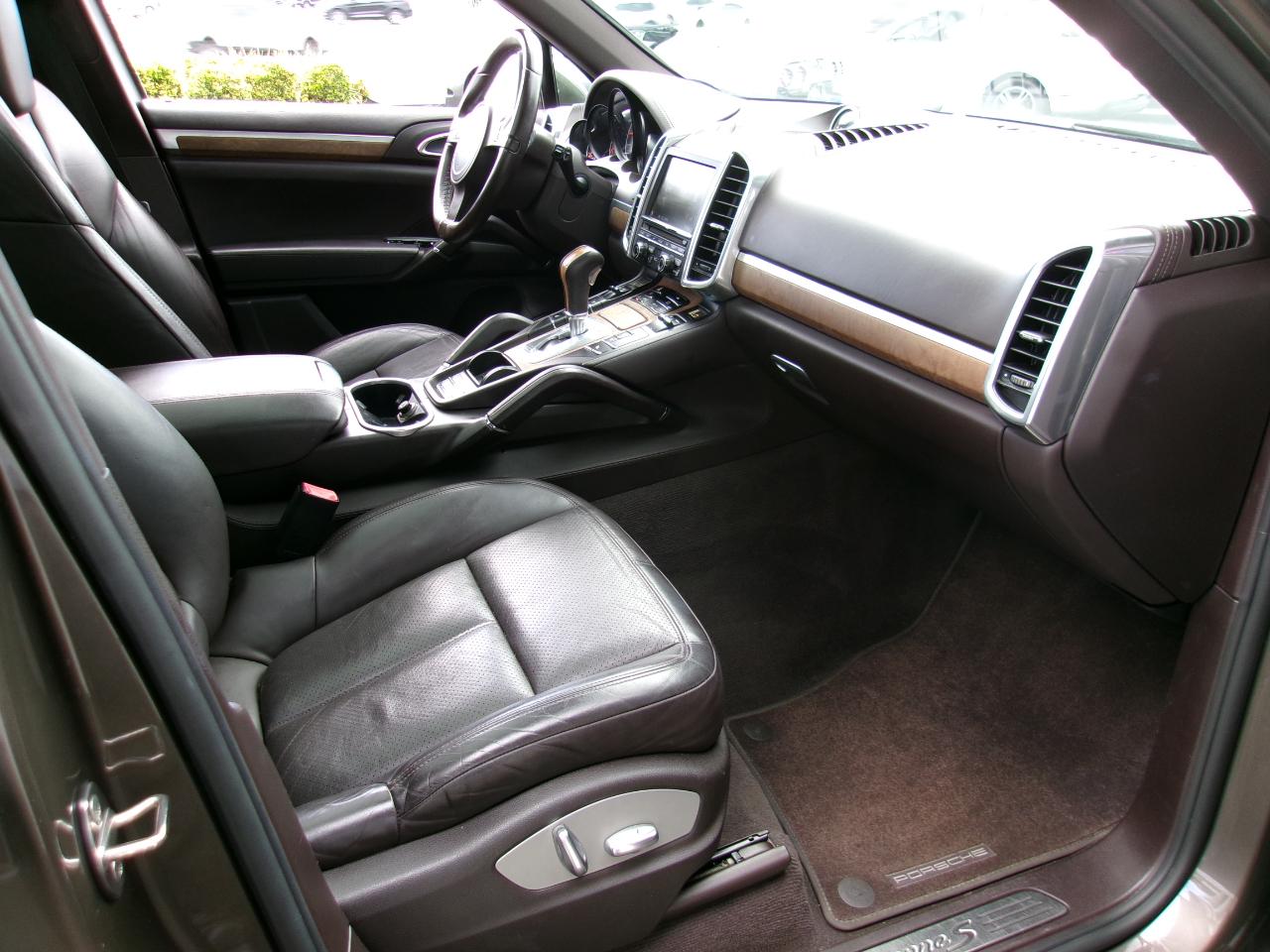 Porsche Cayenne Hybrid S 2012