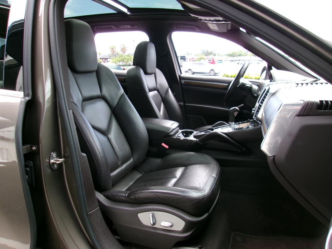 Porsche Cayenne Hybrid S 2012