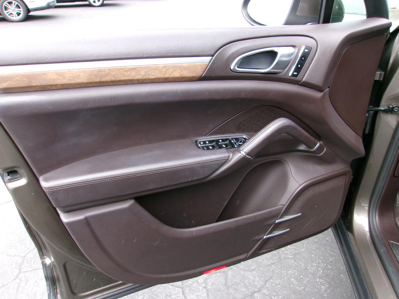 Porsche Cayenne Hybrid S 2012
