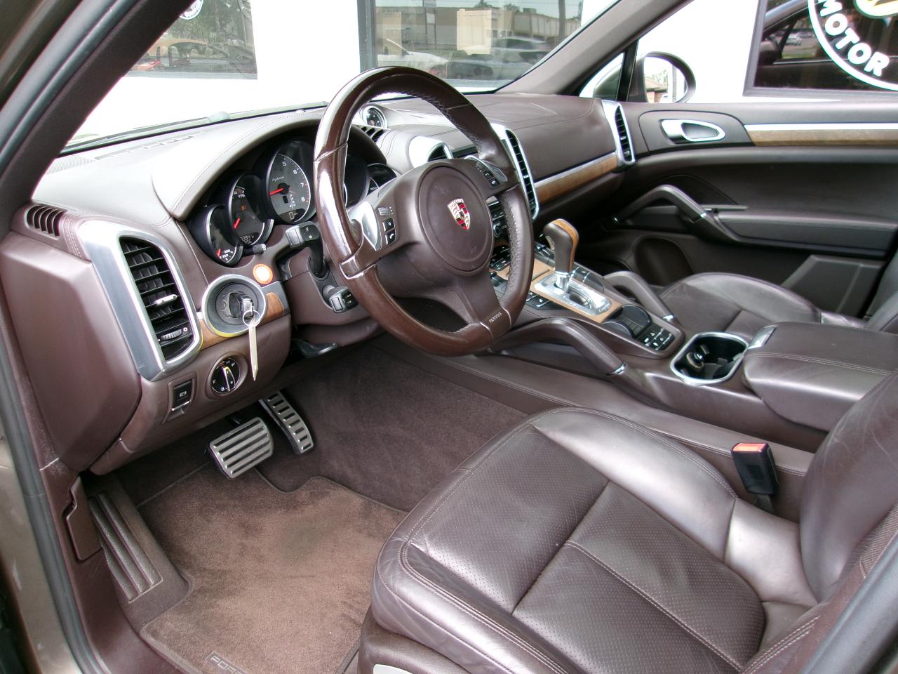 Porsche Cayenne Hybrid S 2012