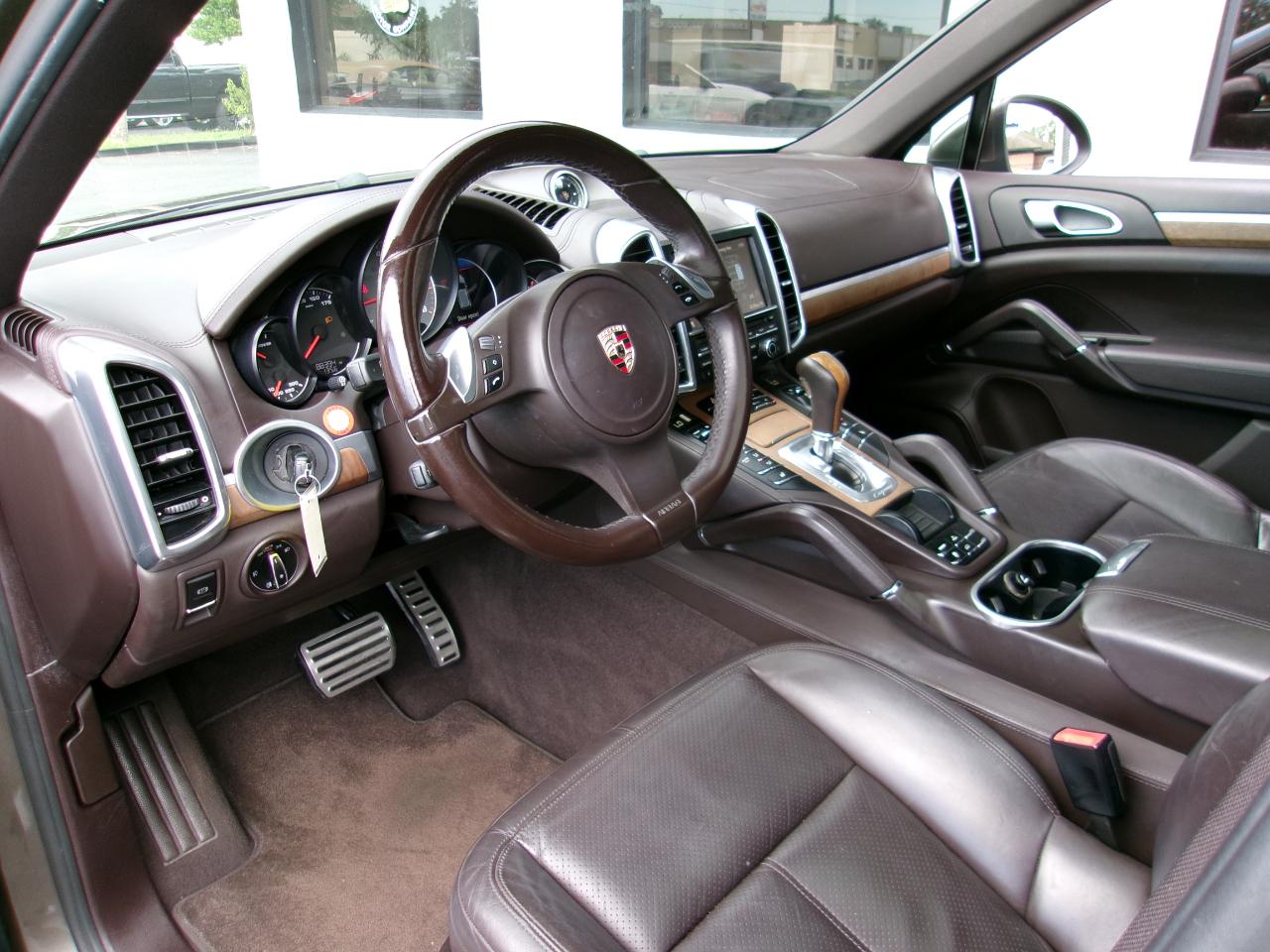 Porsche Cayenne Hybrid S 2012
