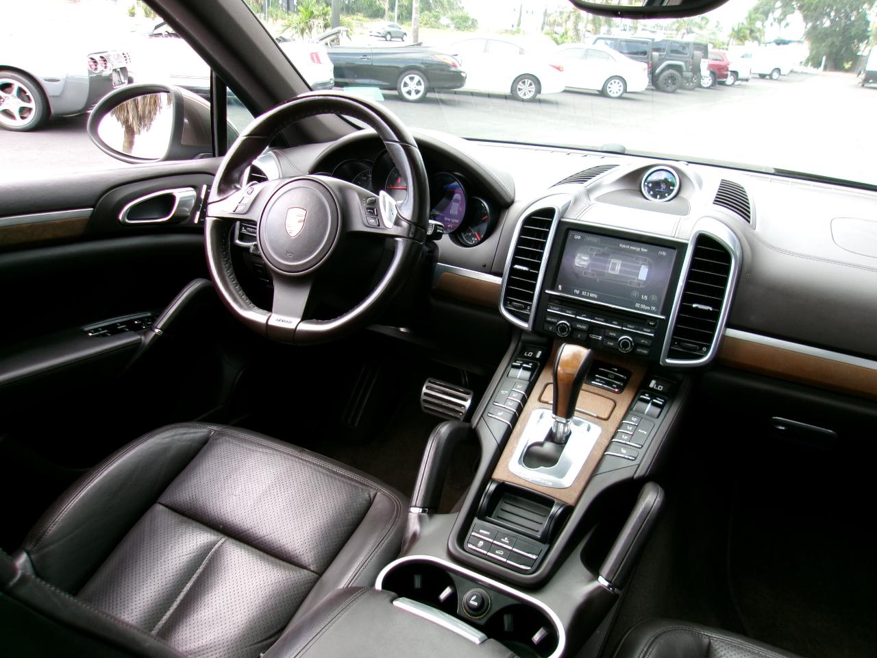 Porsche Cayenne Hybrid S 2012