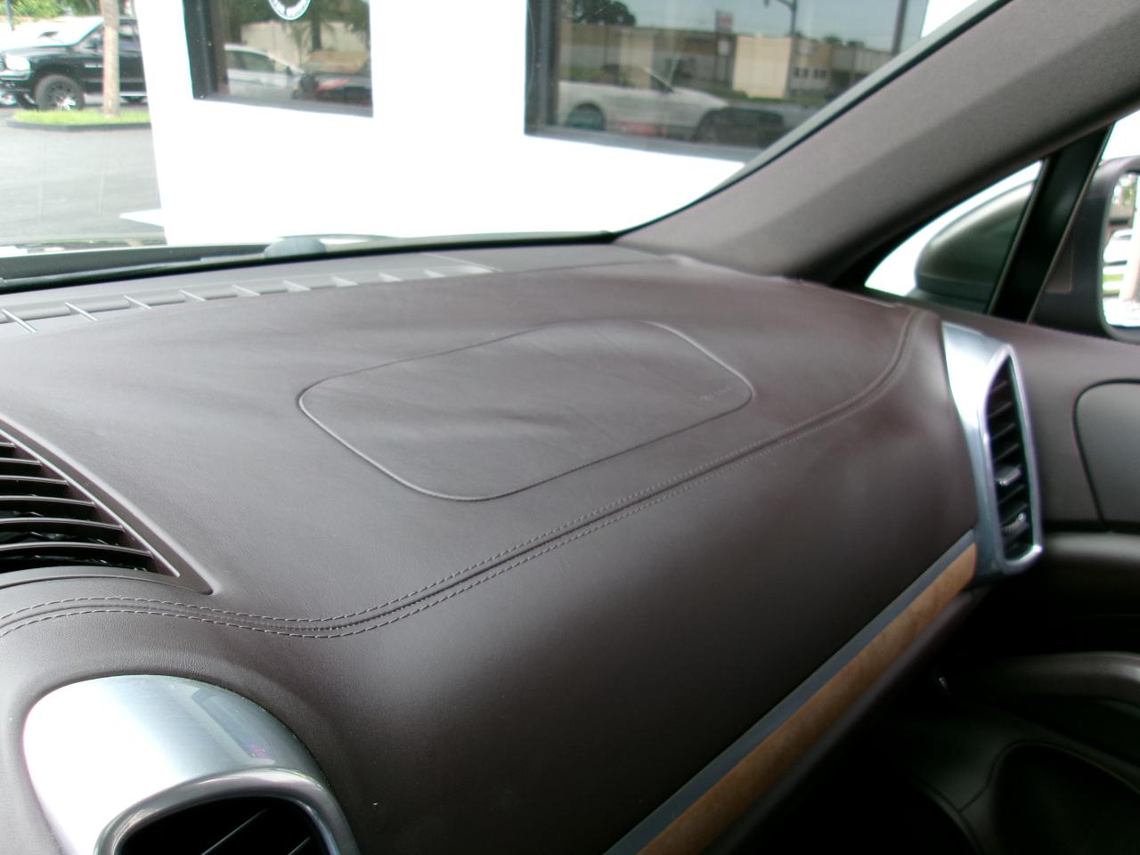 Porsche Cayenne Hybrid S 2012