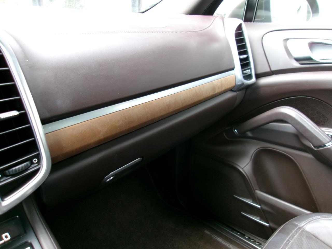 Porsche Cayenne Hybrid S 2012