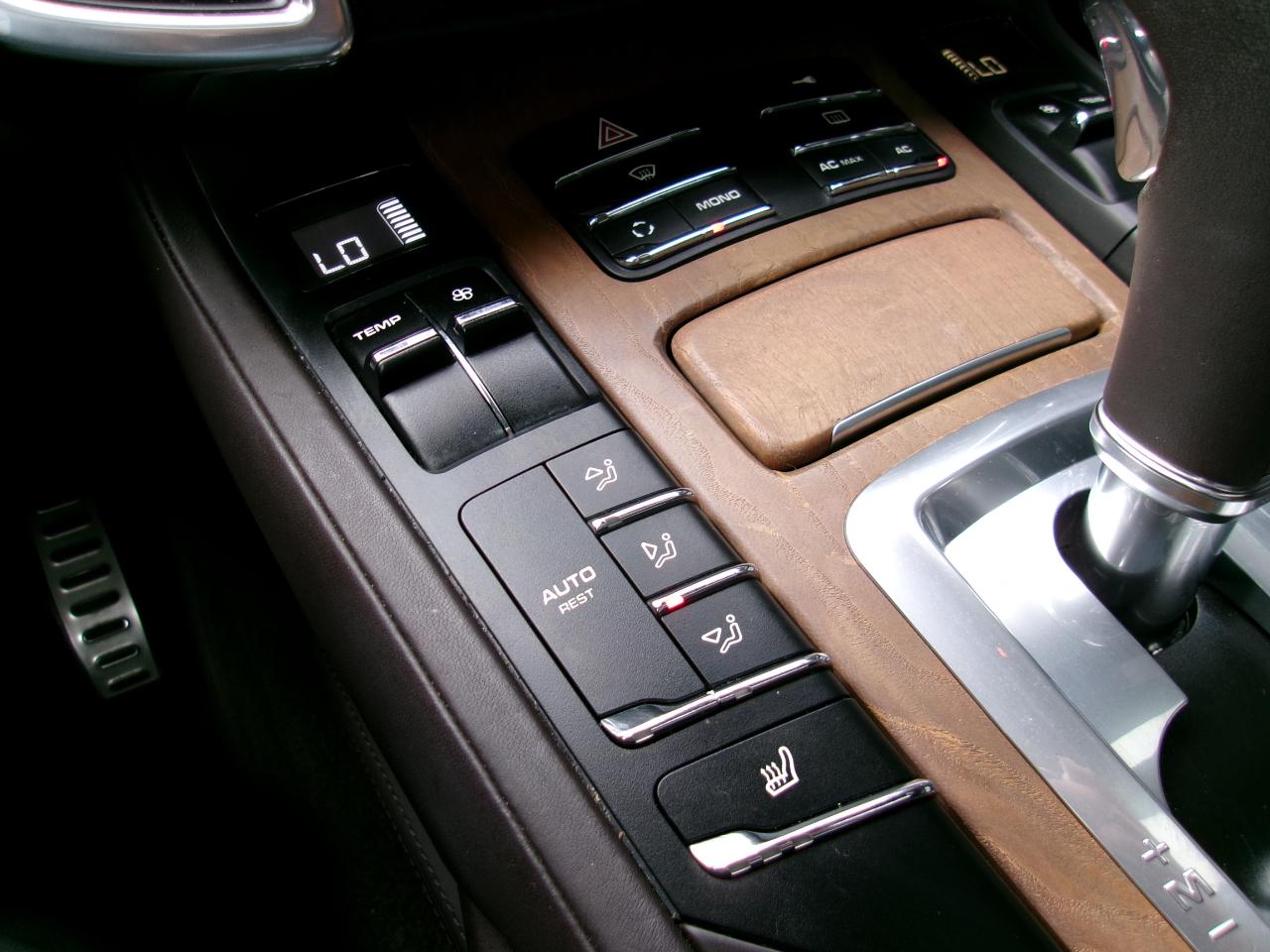 Porsche Cayenne Hybrid S 2012