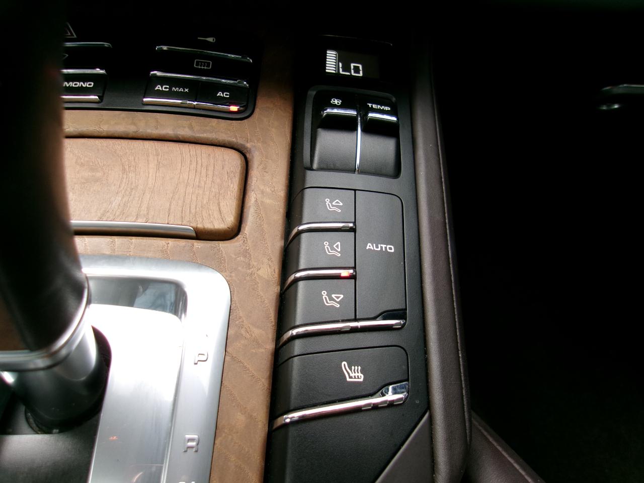 Porsche Cayenne Hybrid S 2012