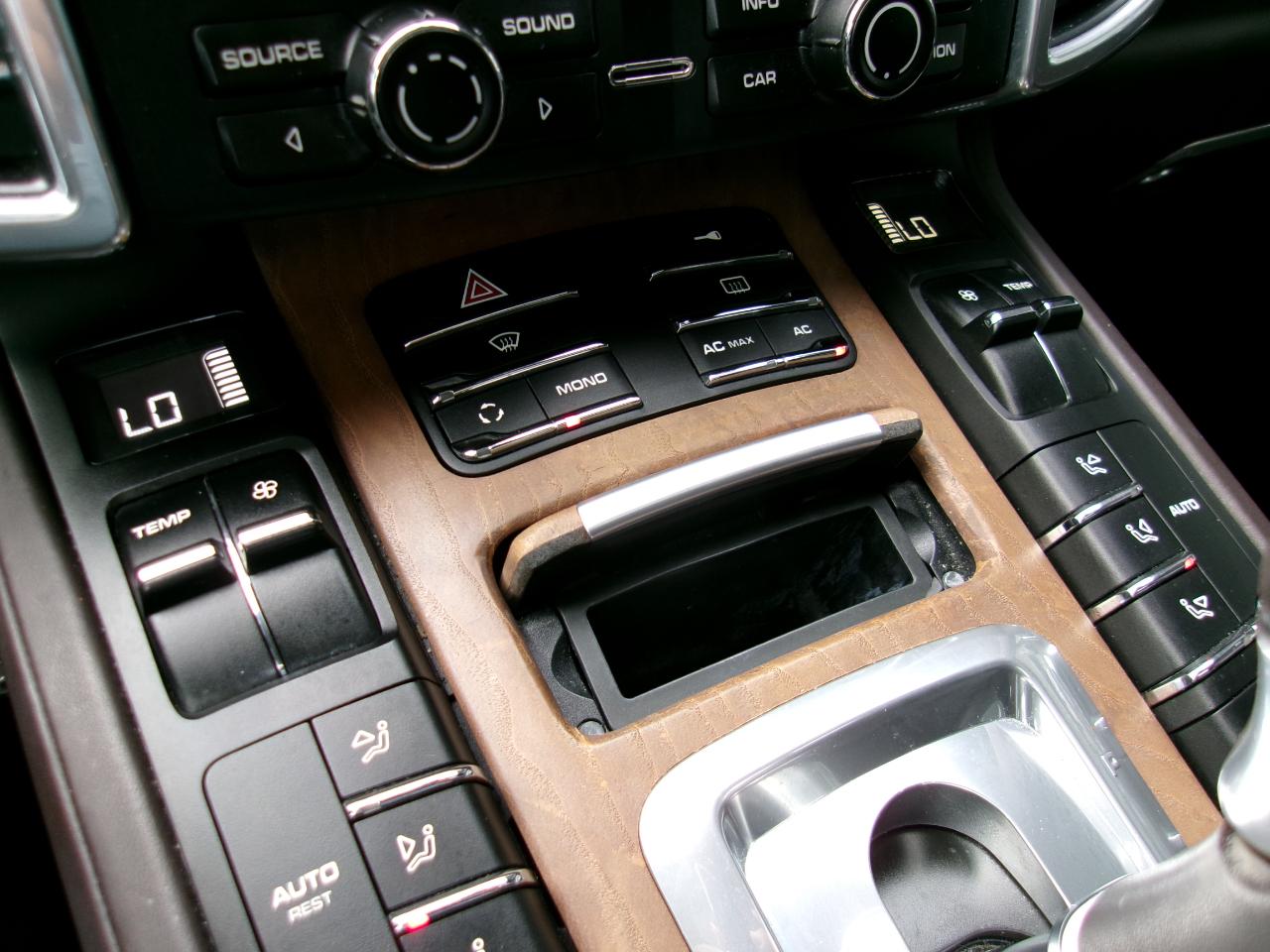 Porsche Cayenne Hybrid S 2012