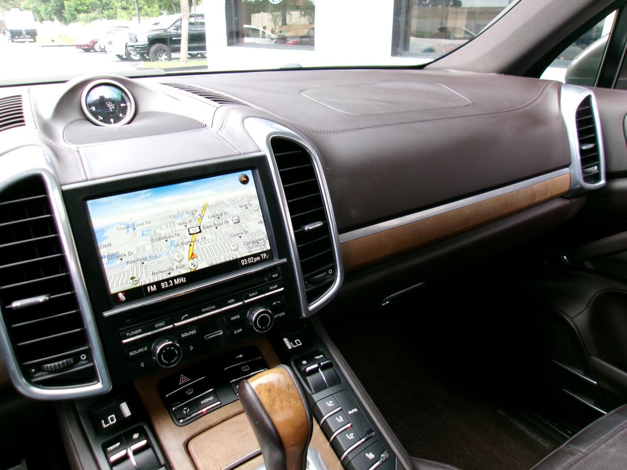 Porsche Cayenne Hybrid S 2012