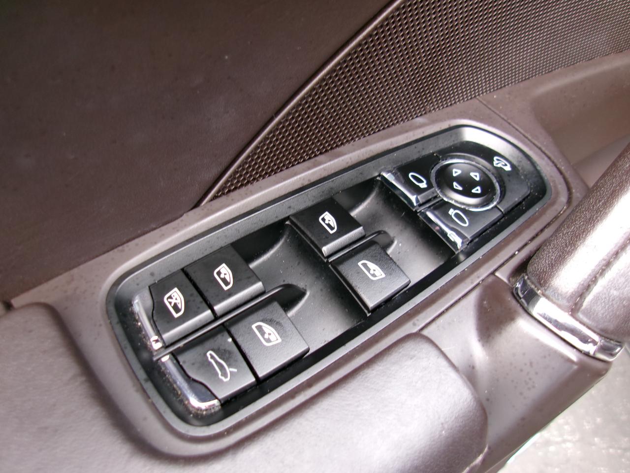 Porsche Cayenne Hybrid S 2012