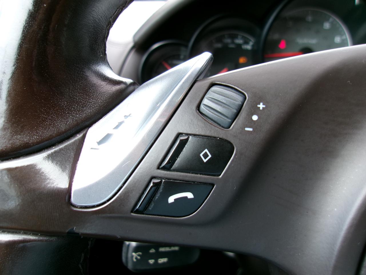 Porsche Cayenne Hybrid S 2012