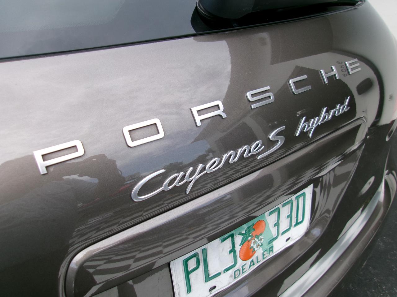 Porsche Cayenne Hybrid S 2012
