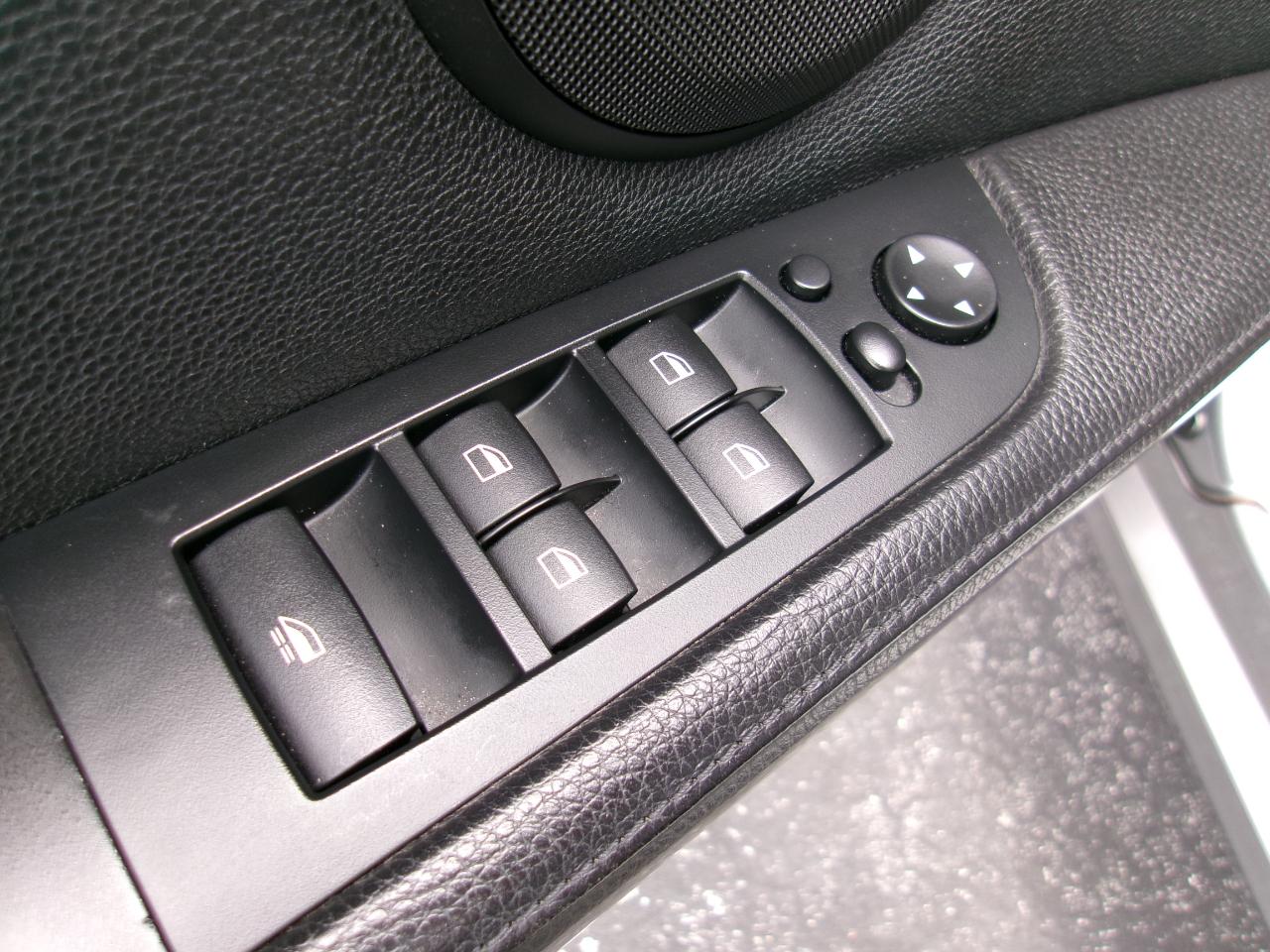BMW 3-Series 328i Convertible 2011