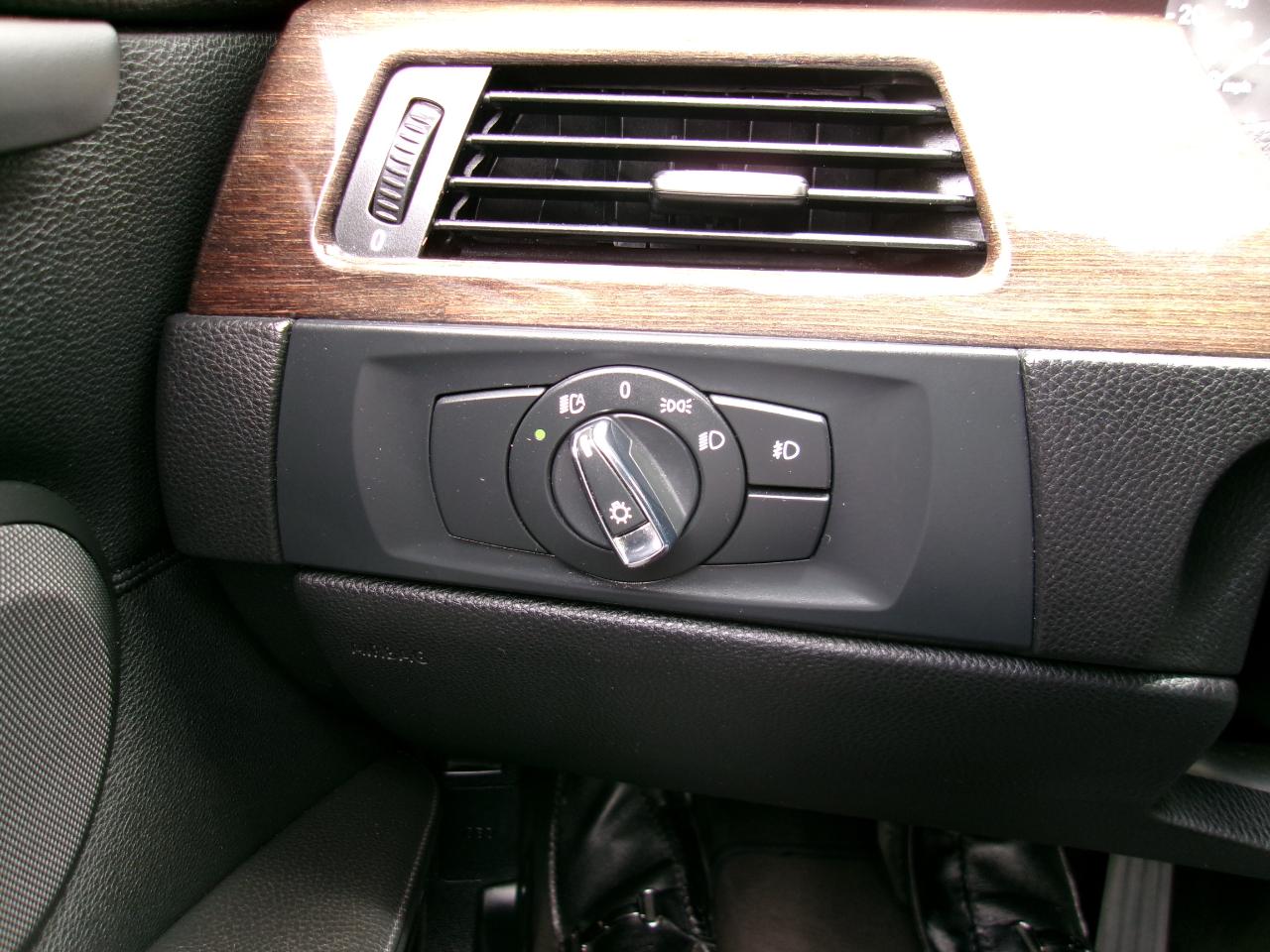 BMW 3-Series 328i Convertible 2011