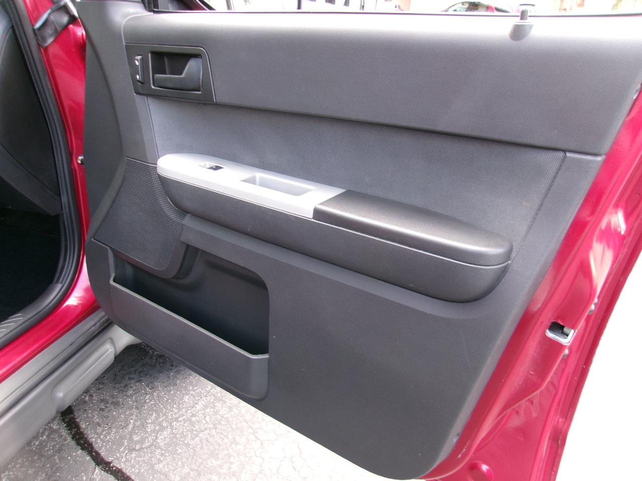 Ford Escape XLT FWD 2012