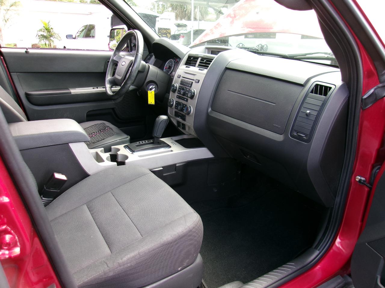 Ford Escape XLT FWD 2012