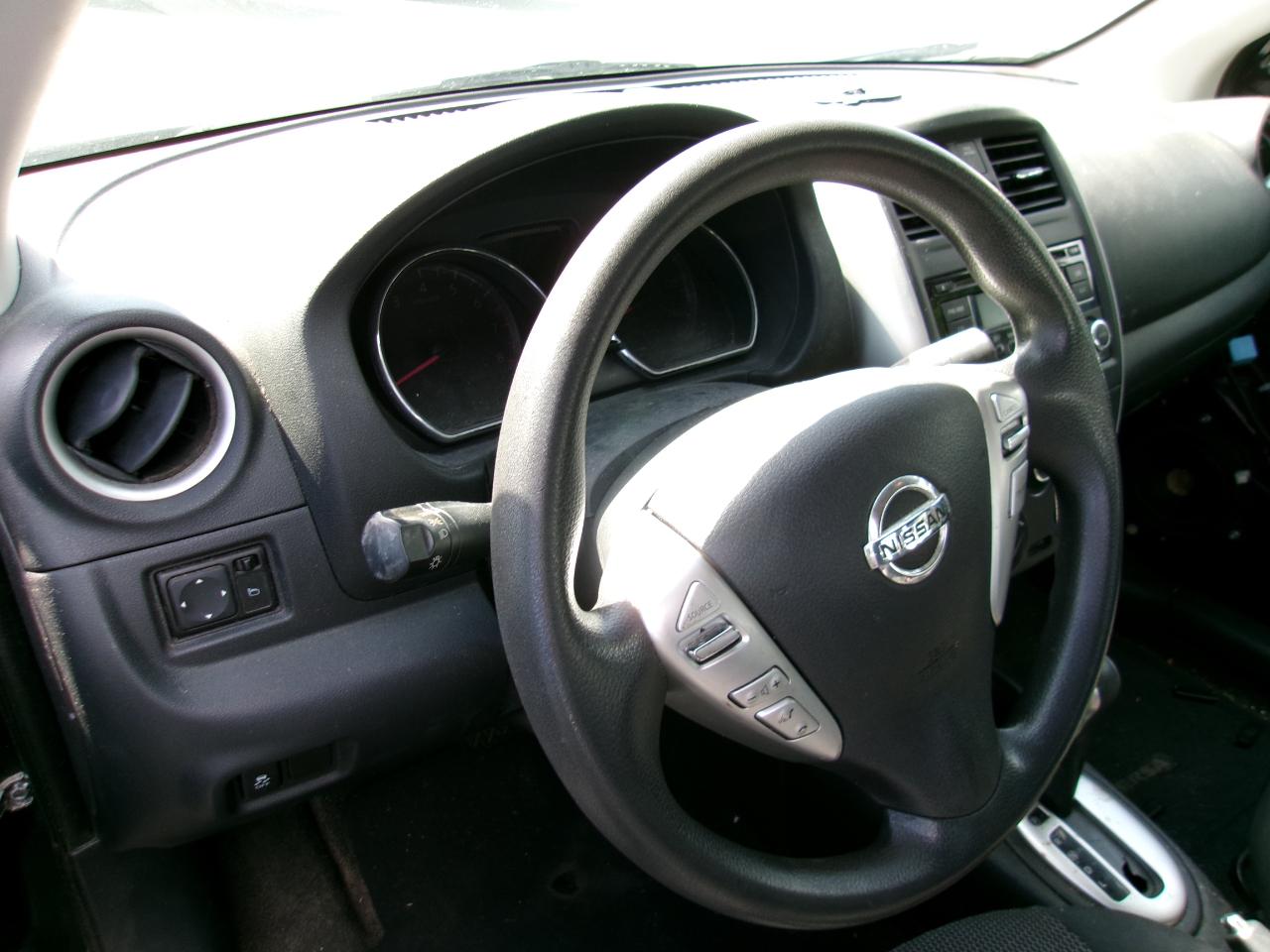 Nissan Versa 1.6 SV Sedan 2015
