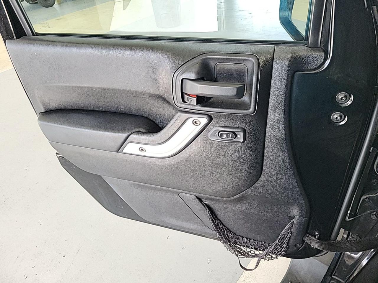 Jeep Wrangler Unlimited Sahara 4WD 2013