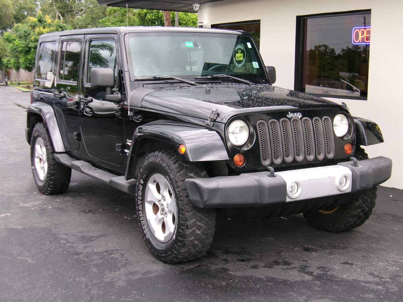 Jeep Wrangler Unlimited Sahara 4WD 2013