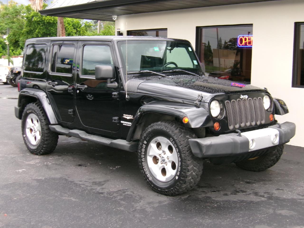 Jeep Wrangler Unlimited Sahara 4WD 2013