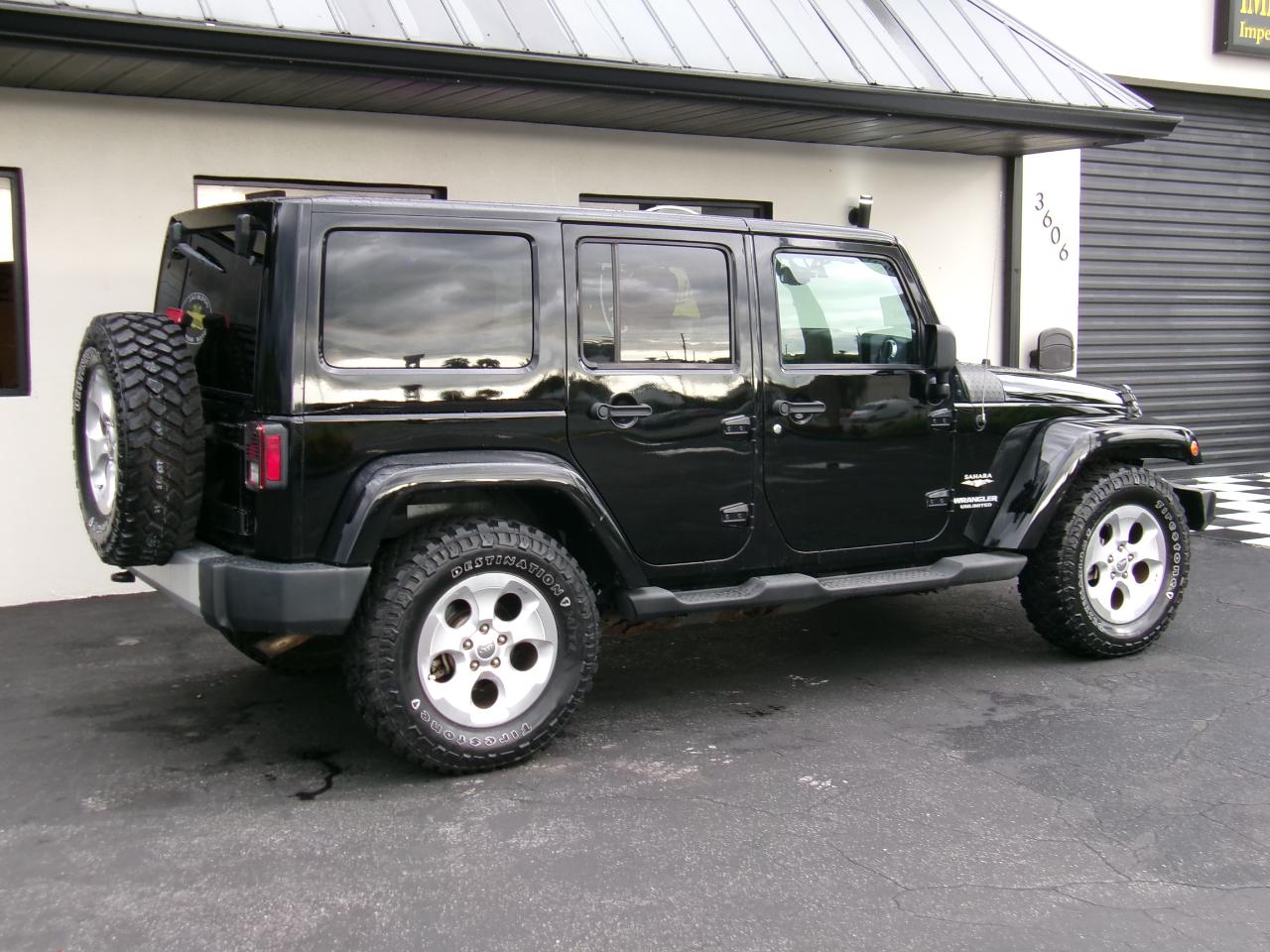 Jeep Wrangler Unlimited Sahara 4WD 2013