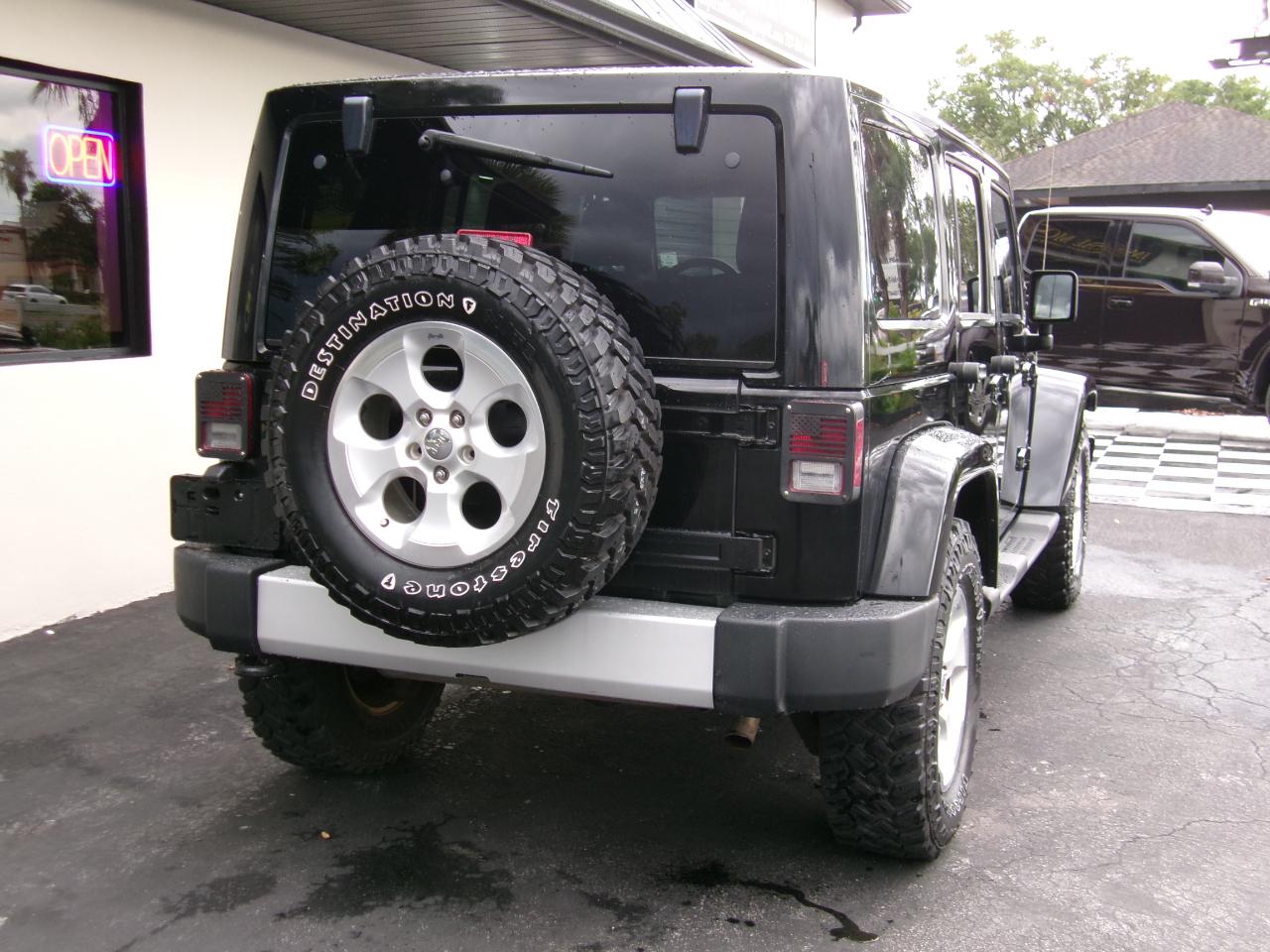 Jeep Wrangler Unlimited Sahara 4WD 2013