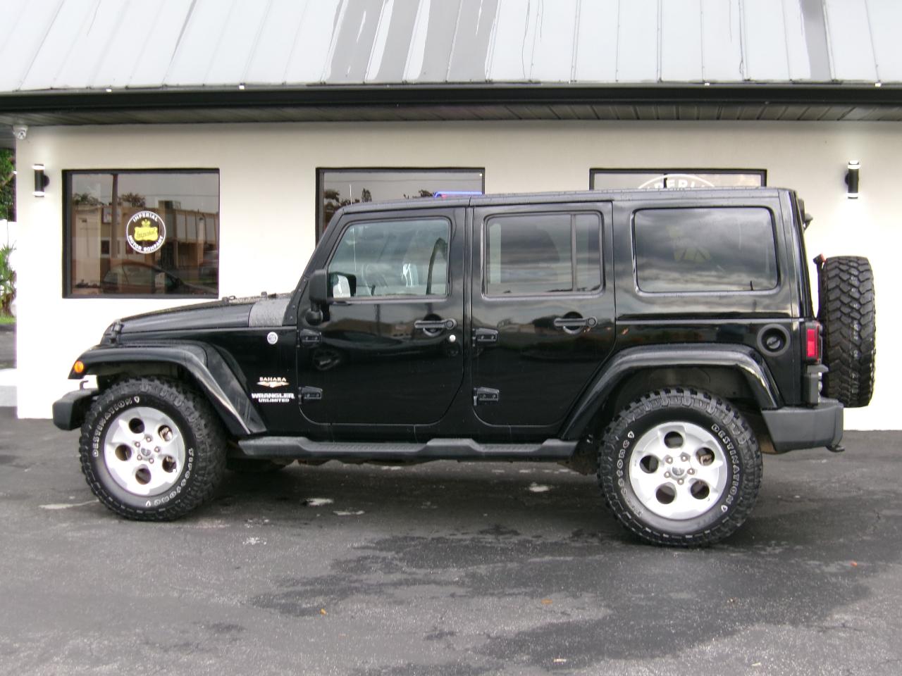 Jeep Wrangler Unlimited Sahara 4WD 2013