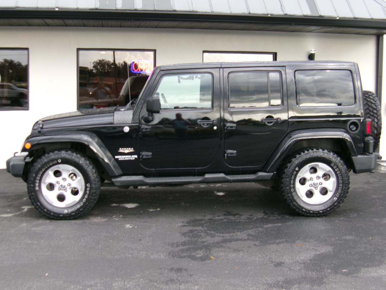 Jeep Wrangler Unlimited Sahara 4WD 2013