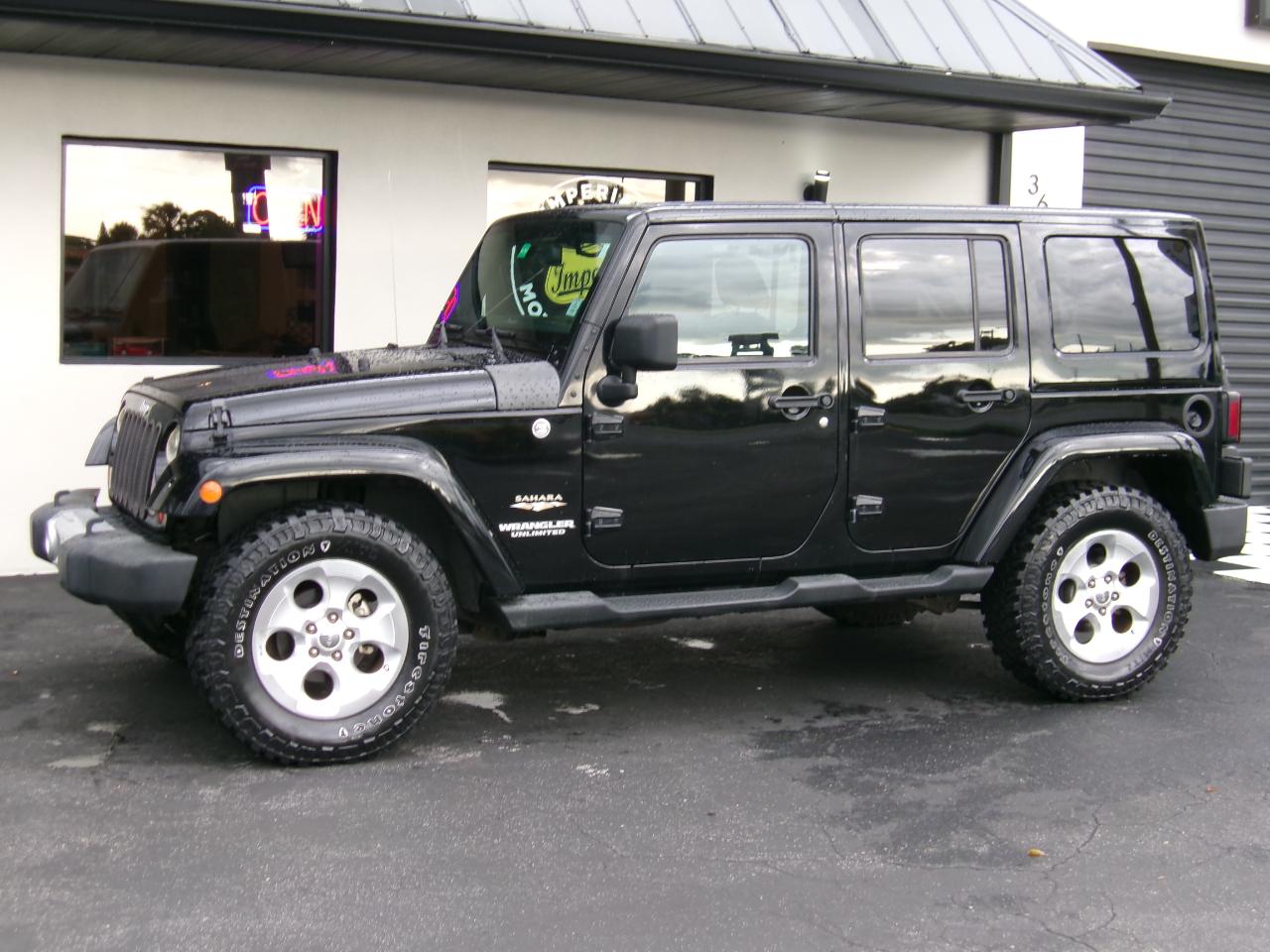 Jeep Wrangler Unlimited Sahara 4WD 2013