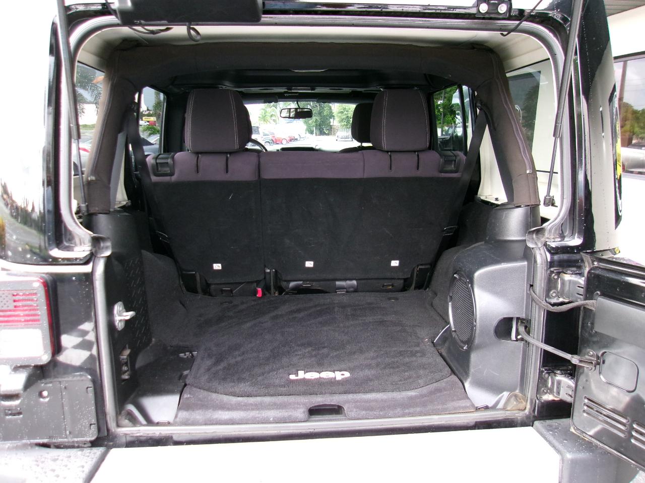 Jeep Wrangler Unlimited Sahara 4WD 2013