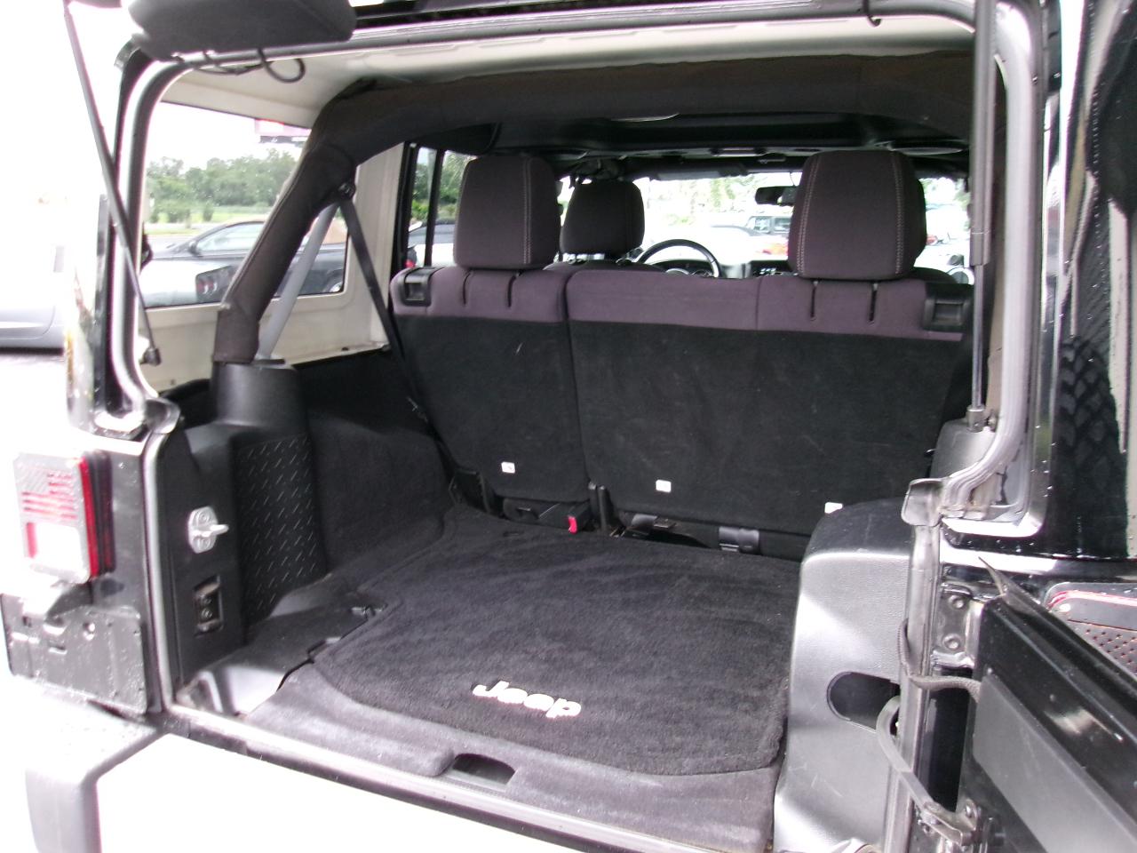 Jeep Wrangler Unlimited Sahara 4WD 2013