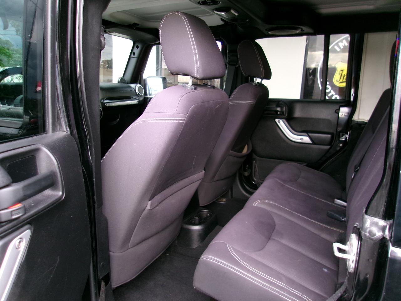Jeep Wrangler Unlimited Sahara 4WD 2013