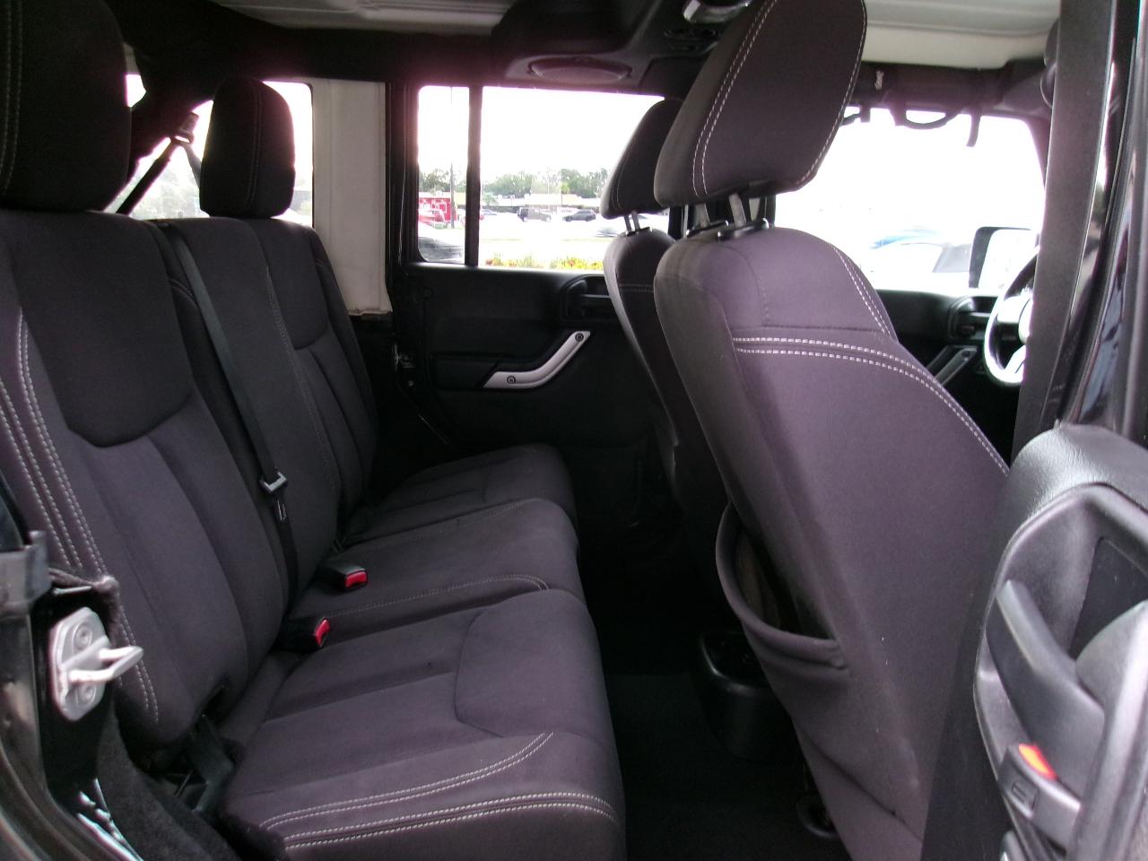 Jeep Wrangler Unlimited Sahara 4WD 2013