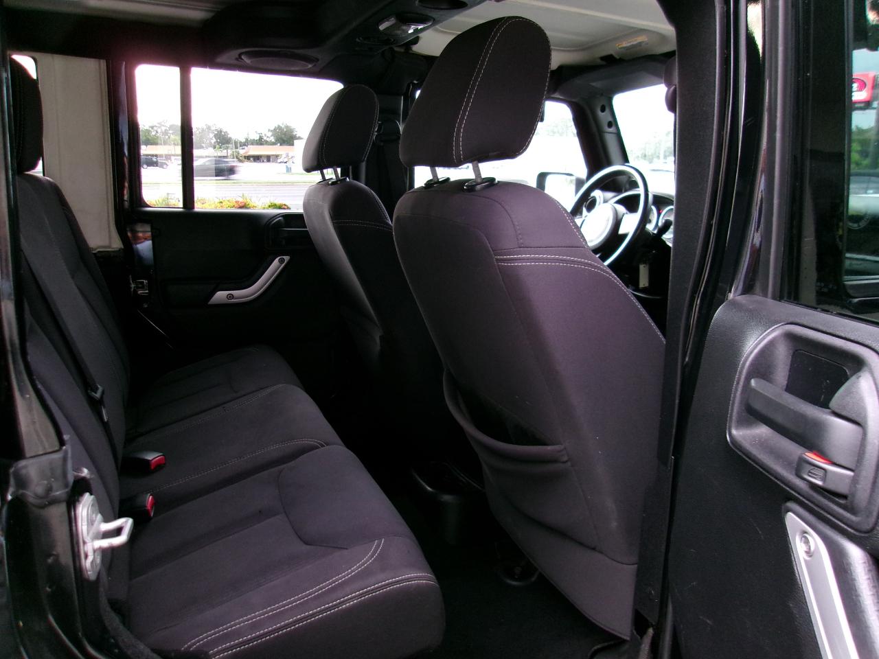 Jeep Wrangler Unlimited Sahara 4WD 2013