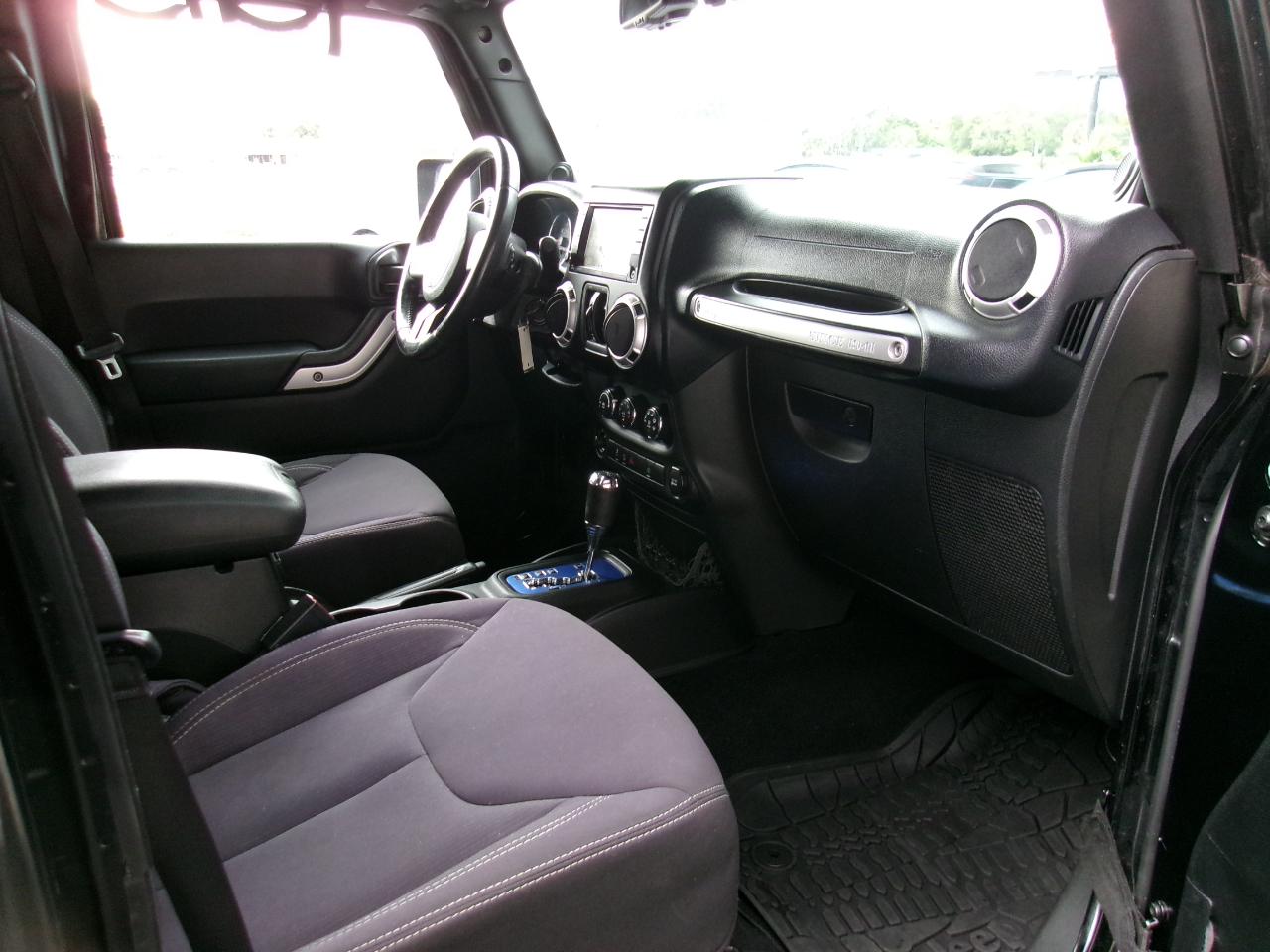 Jeep Wrangler Unlimited Sahara 4WD 2013