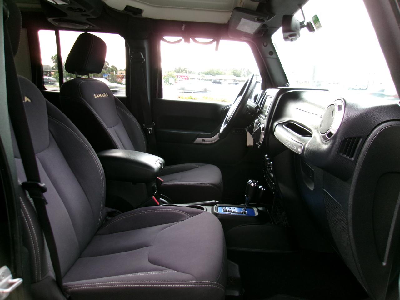 Jeep Wrangler Unlimited Sahara 4WD 2013