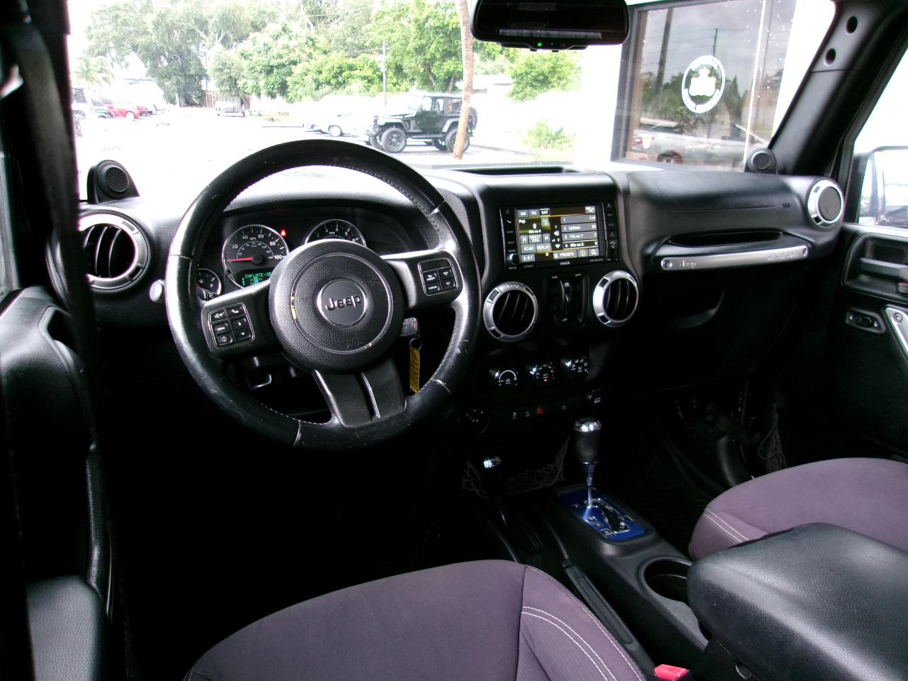 Jeep Wrangler Unlimited Sahara 4WD 2013
