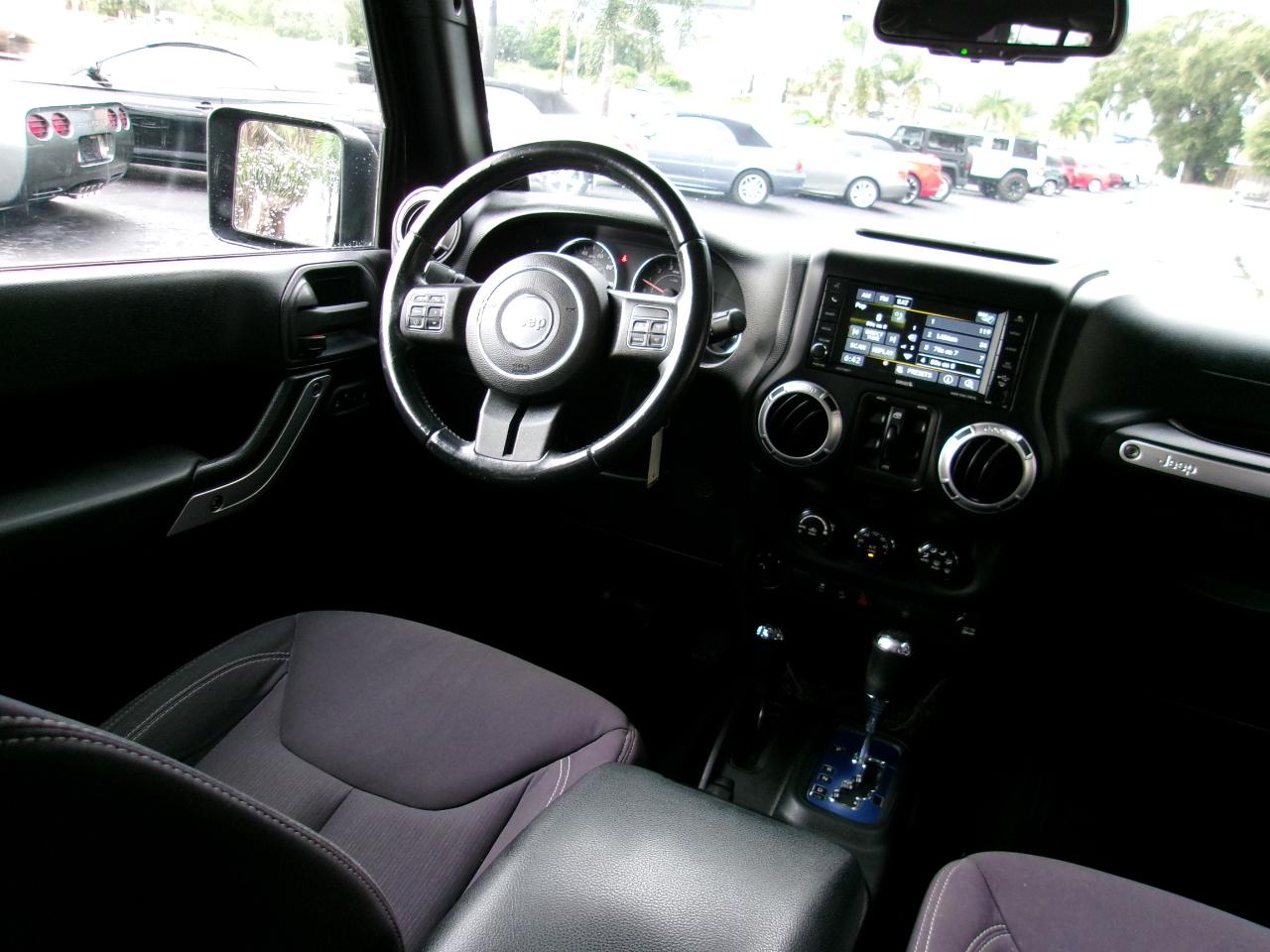 Jeep Wrangler Unlimited Sahara 4WD 2013