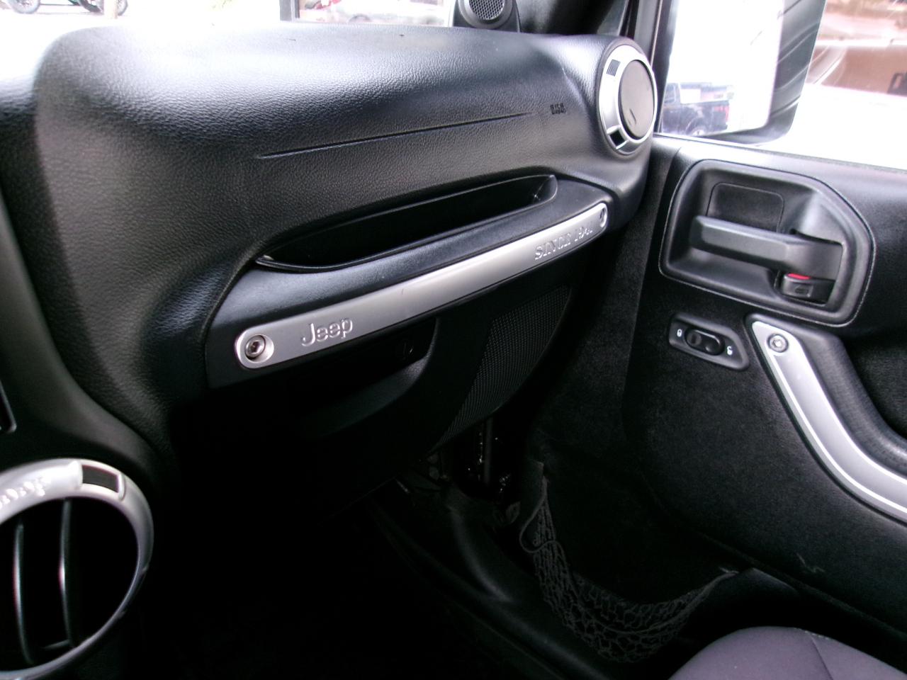Jeep Wrangler Unlimited Sahara 4WD 2013