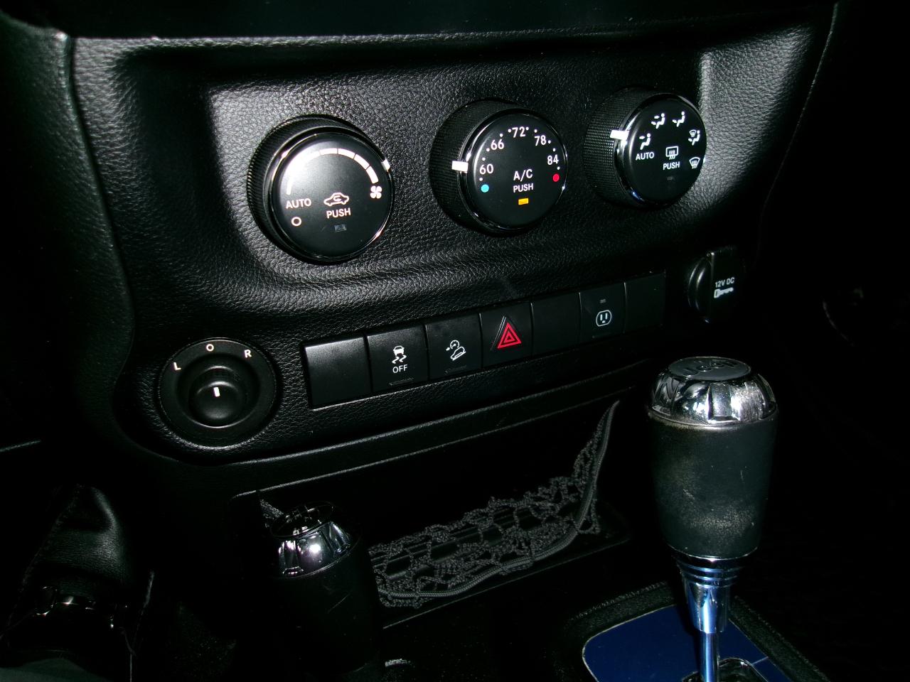 Jeep Wrangler Unlimited Sahara 4WD 2013