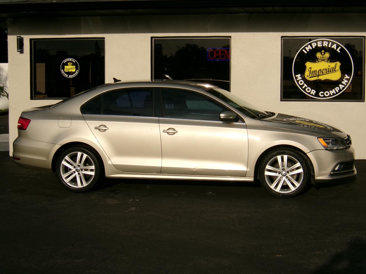 Volkswagen Jetta SEL 6A 2015