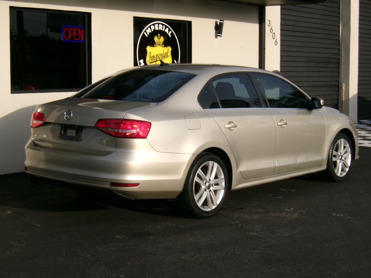 Volkswagen Jetta SEL 6A 2015