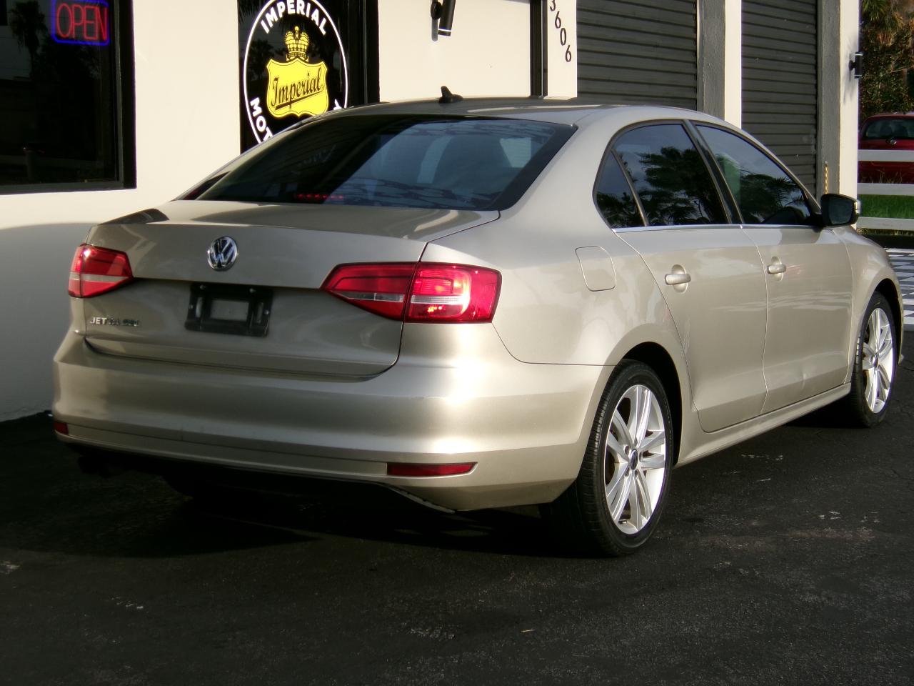 Volkswagen Jetta SEL 6A 2015