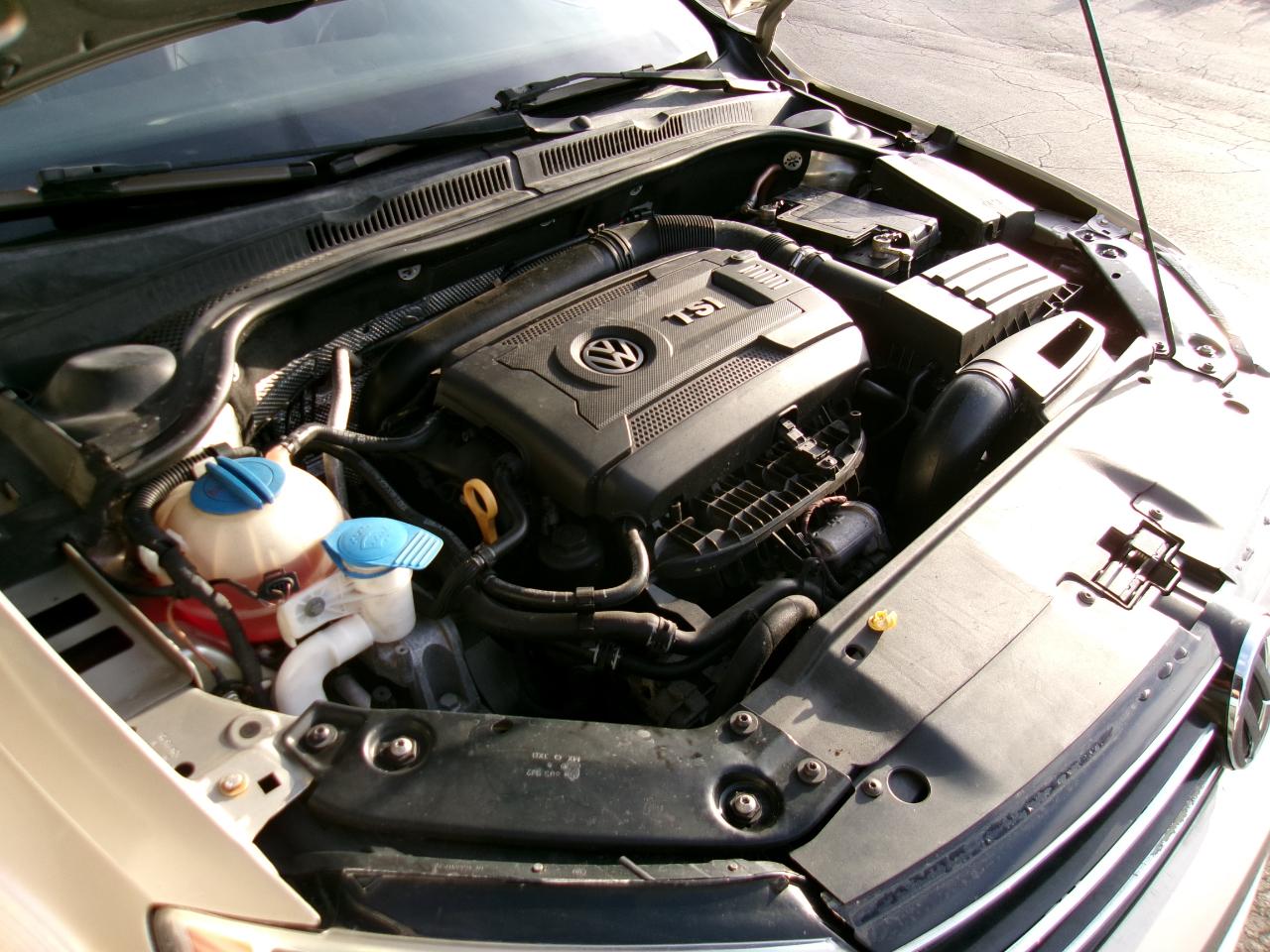 Volkswagen Jetta SEL 6A 2015