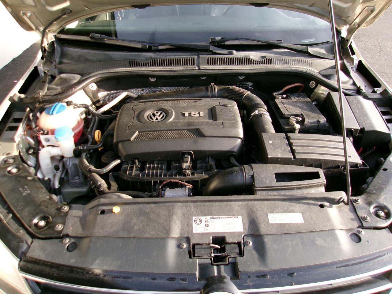 Volkswagen Jetta SEL 6A 2015
